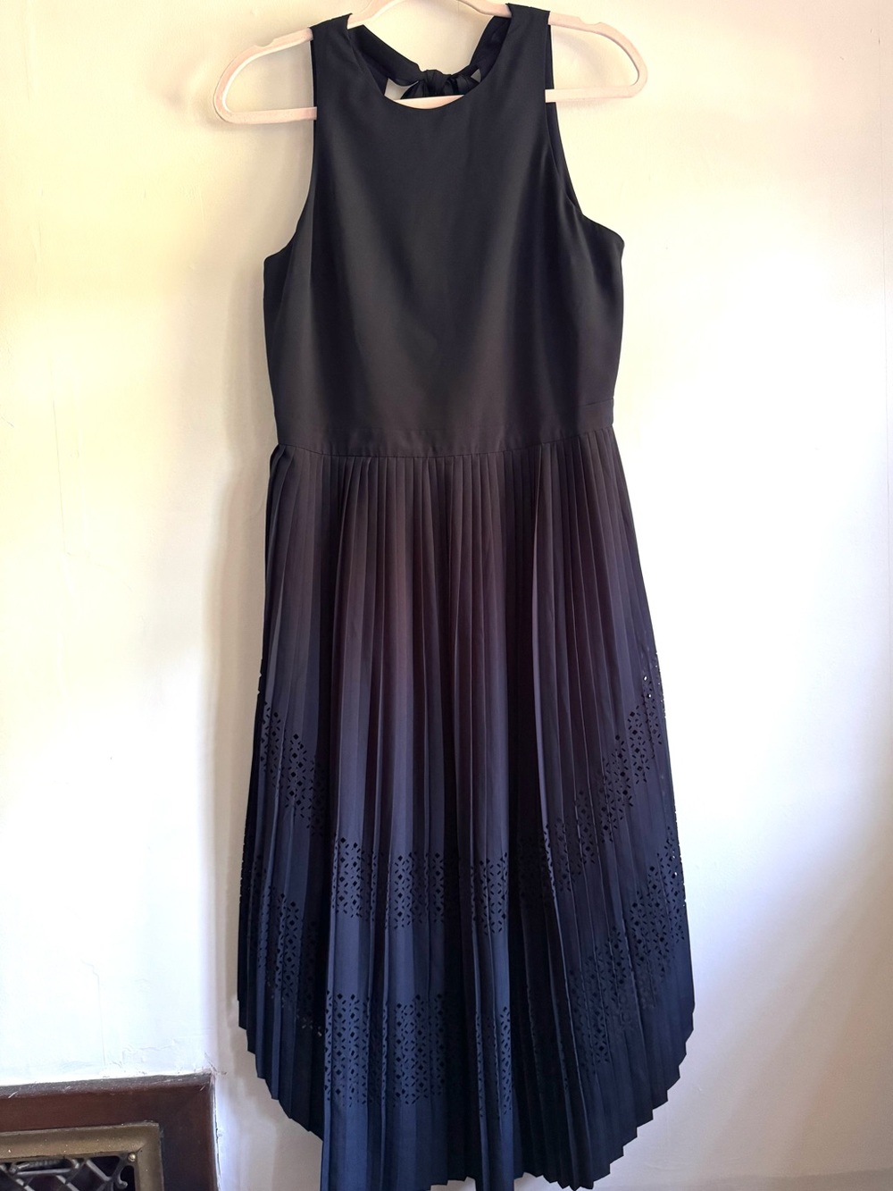 Banana Republic Sleeveless Navy Pleated Midi Dress